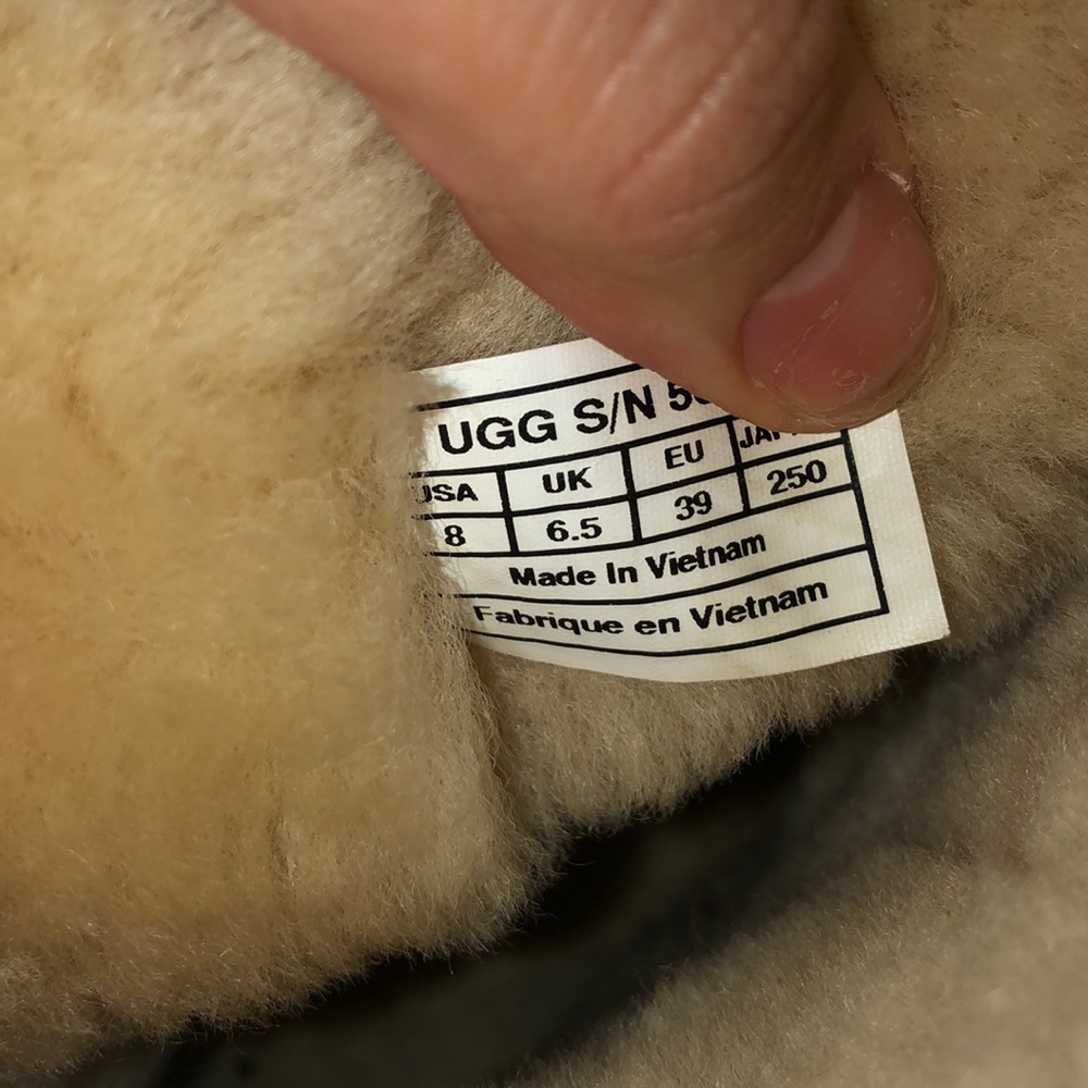 Ugg Boot Barely Worn Size 8. Chestnut Brown. - image 4